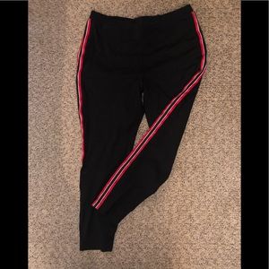 Super cute legging with side stripe